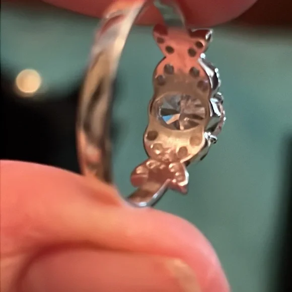 1ct moissanite ring. - Picture 4 of 7